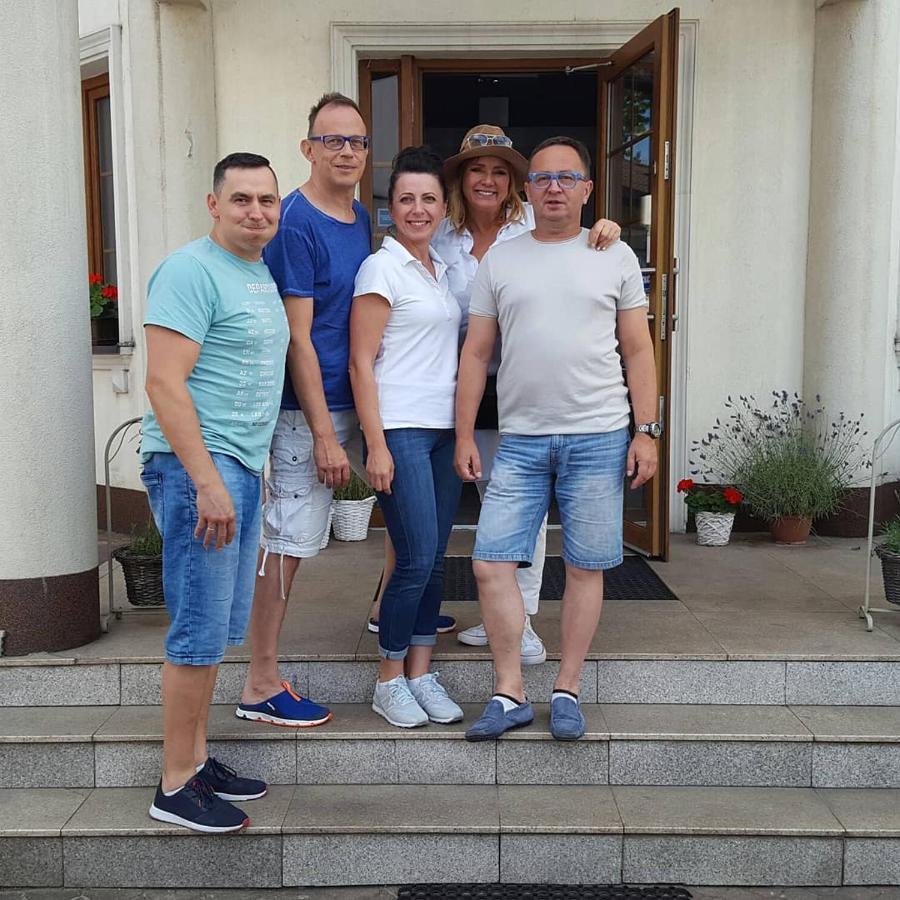 Hotel Dworek*** Скерневице Экстерьер фото